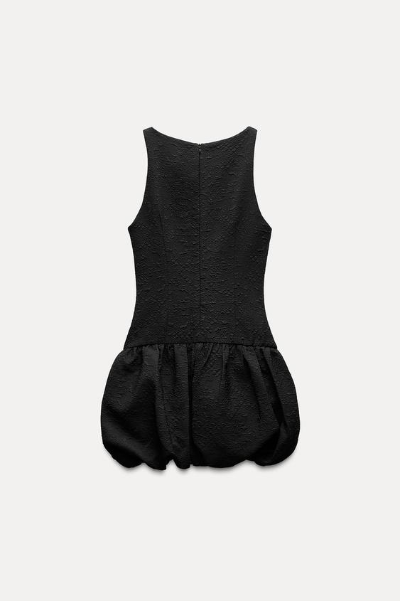 Vestido corto negro globo