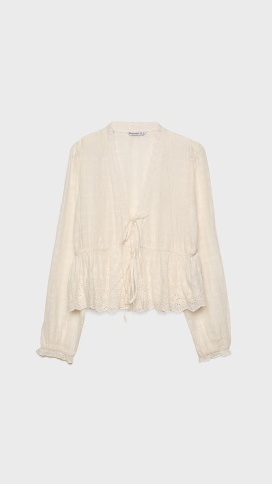 Camisa beige de encaje
