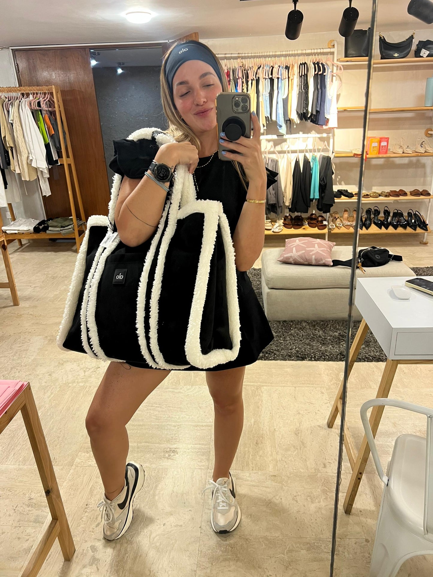 Cartera Alo Yoga